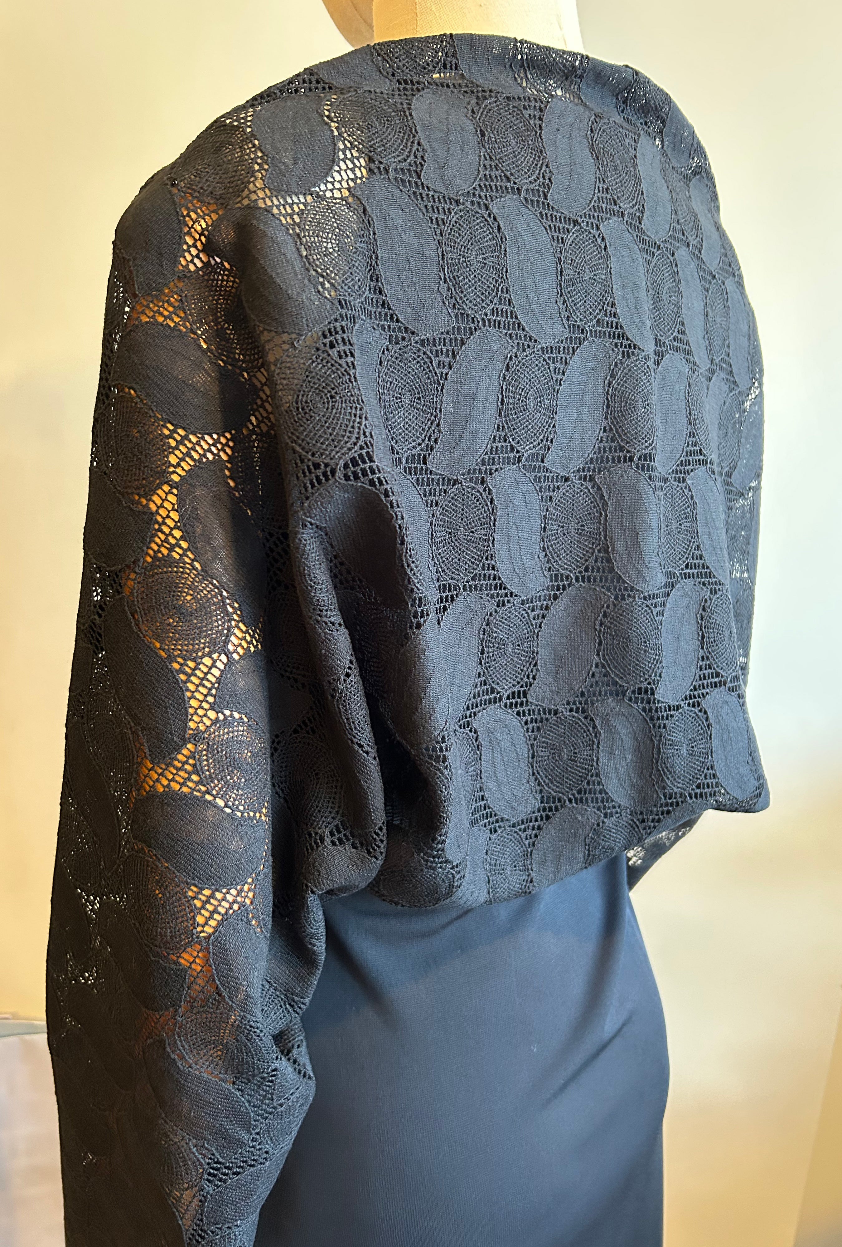 BLOUSON SHRUG · black spiral lace