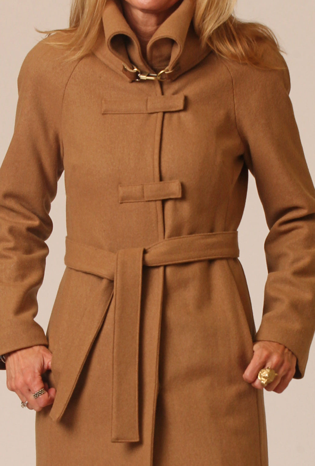 CROSSBAR RAGLAN COAT · camel
