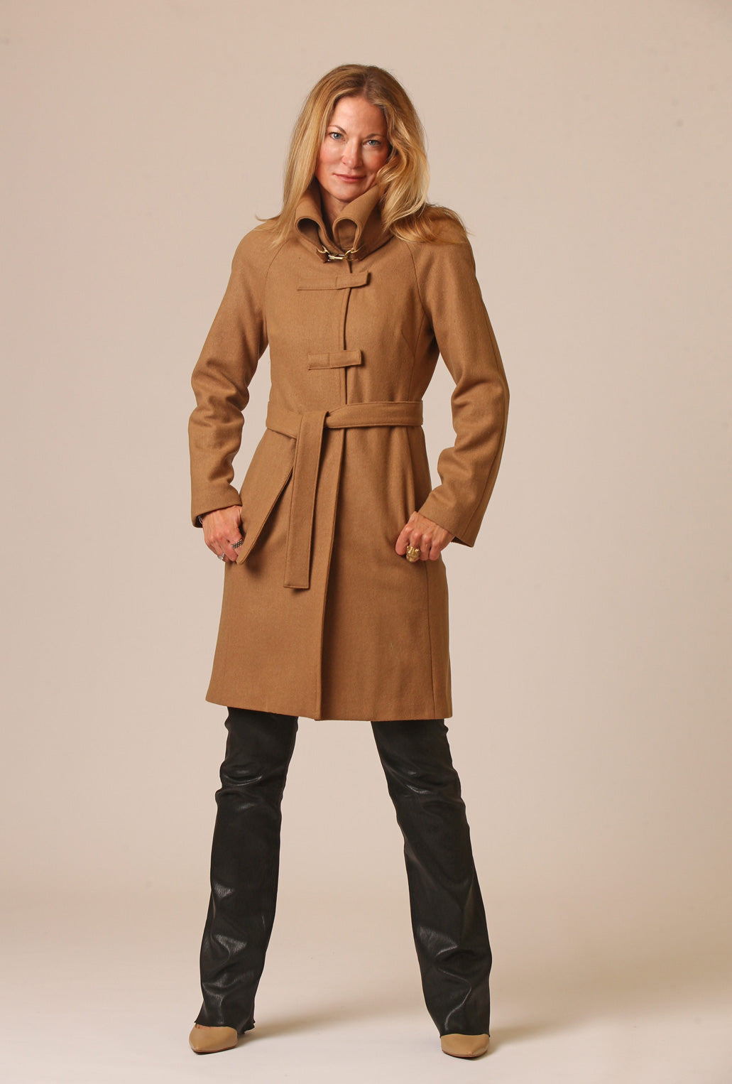CROSSBAR RAGLAN COAT · camel