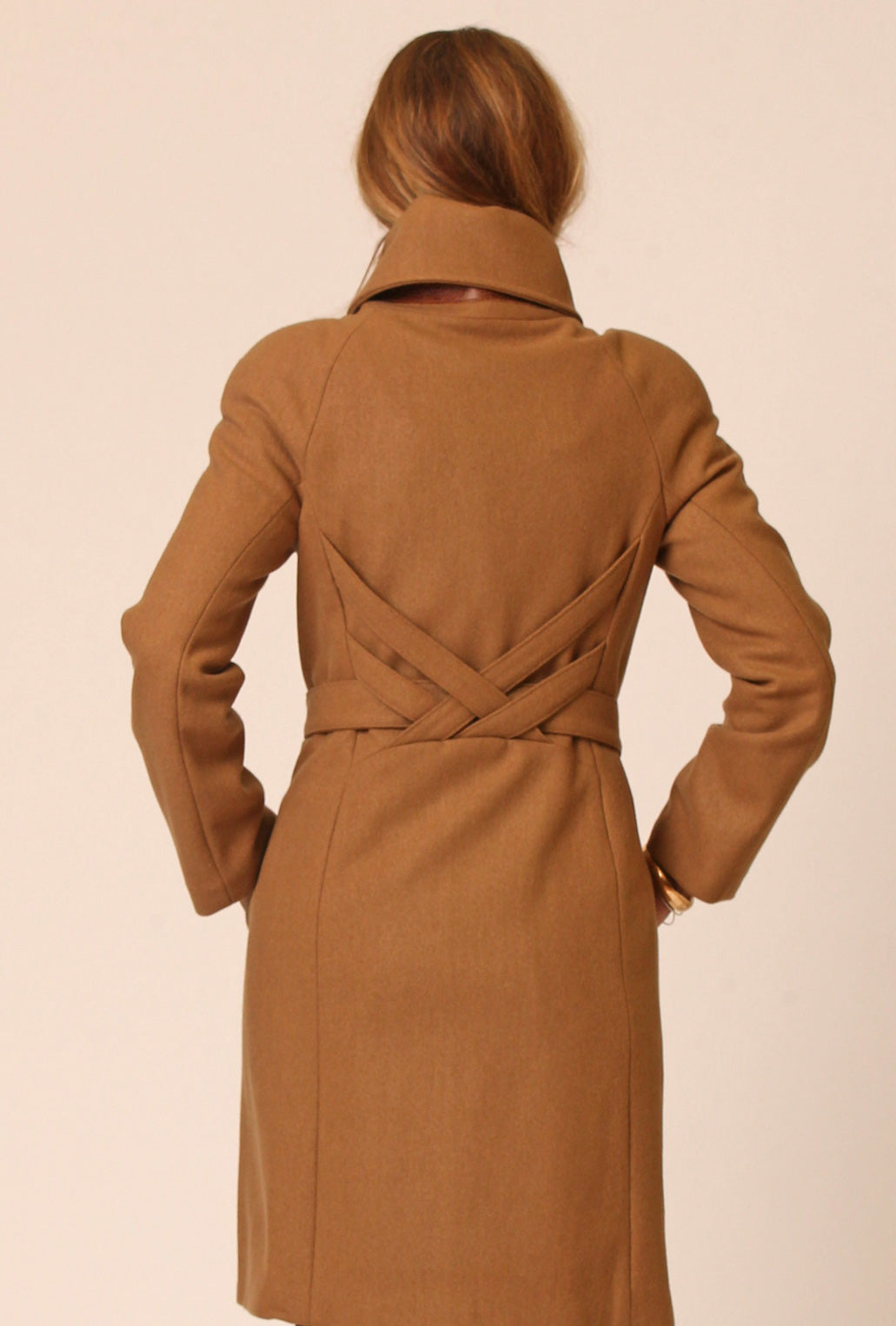 CROSSBAR RAGLAN COAT · camel wool