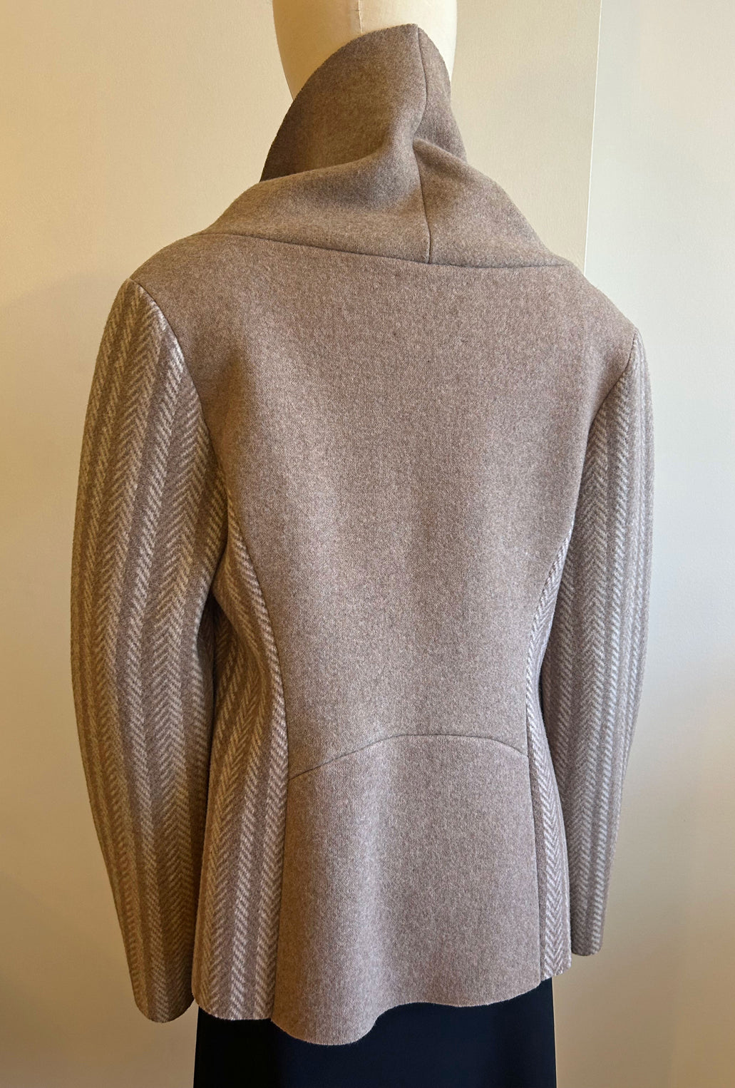 MIDTOWN CARDI · latte stripe