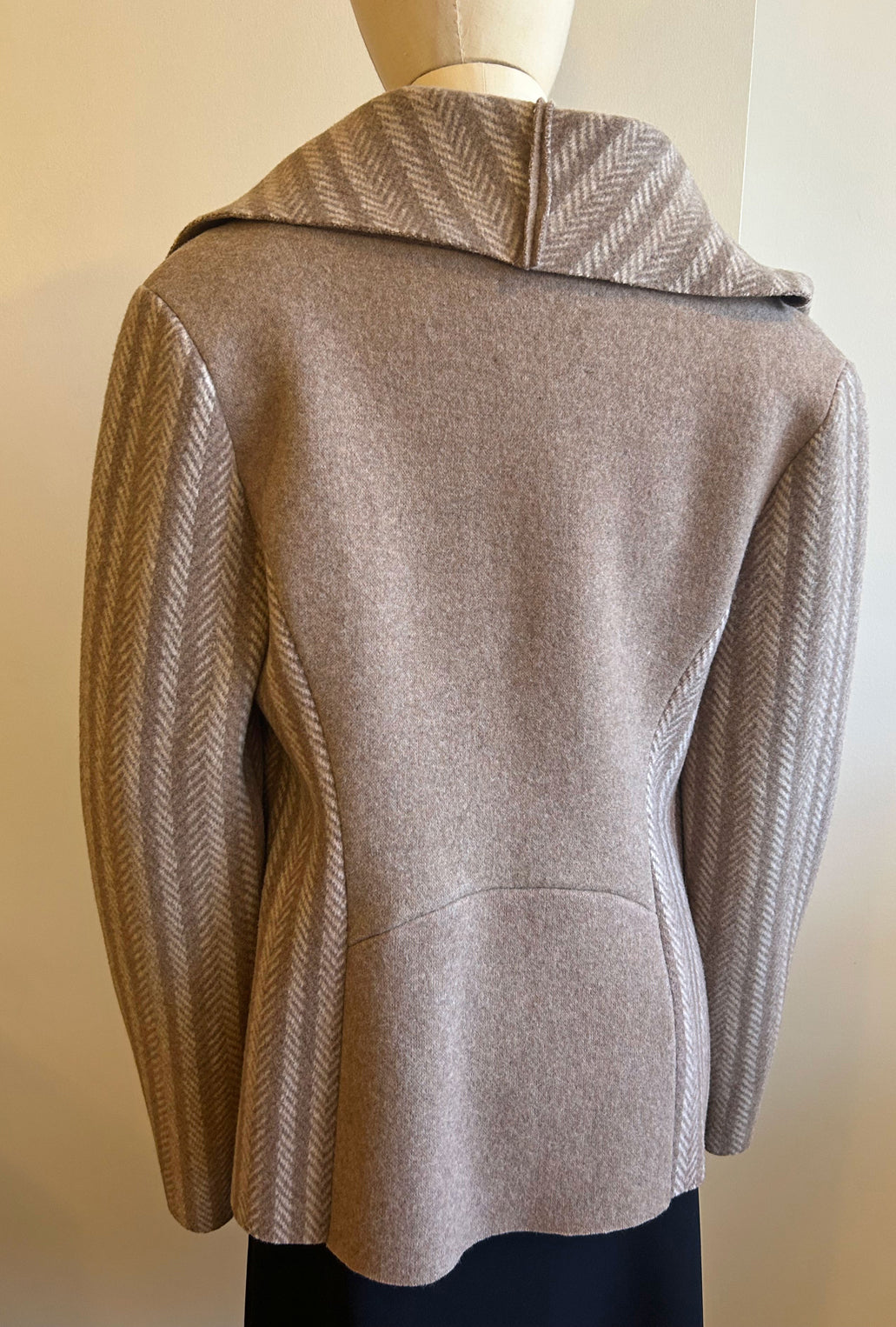 MIDTOWN CARDI · latte stripe