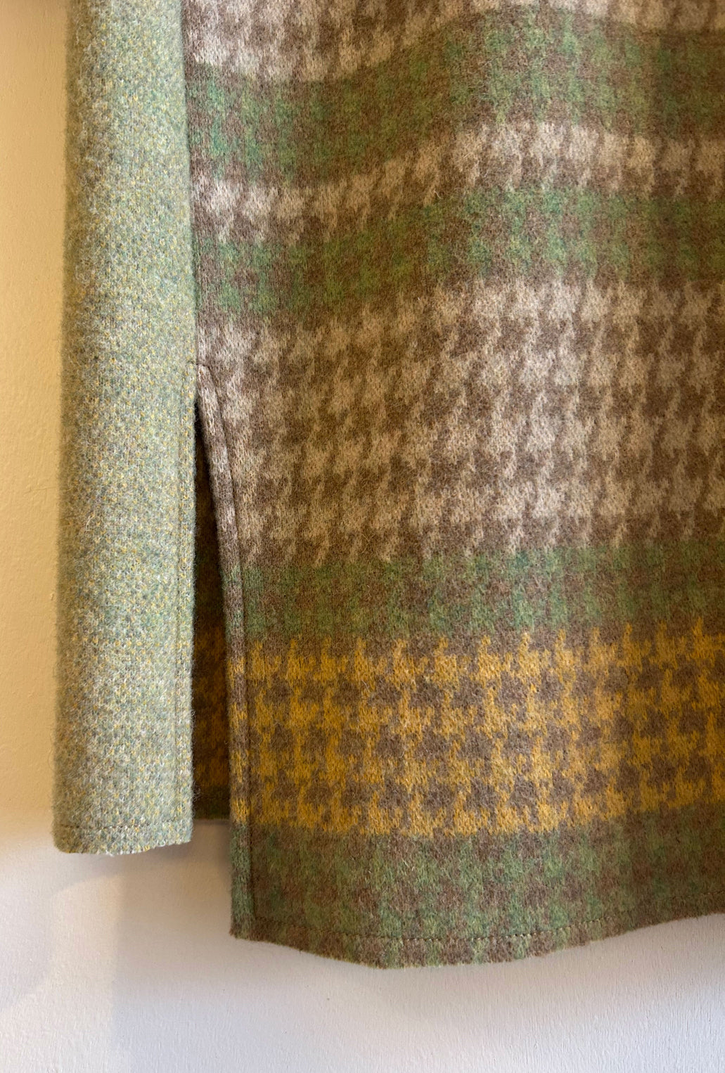 BYRNE COAT · hounds plaid