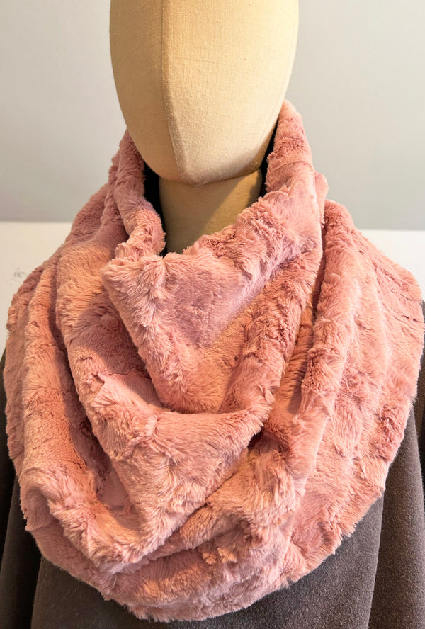 ENCIRCLE STOLE · muted pink