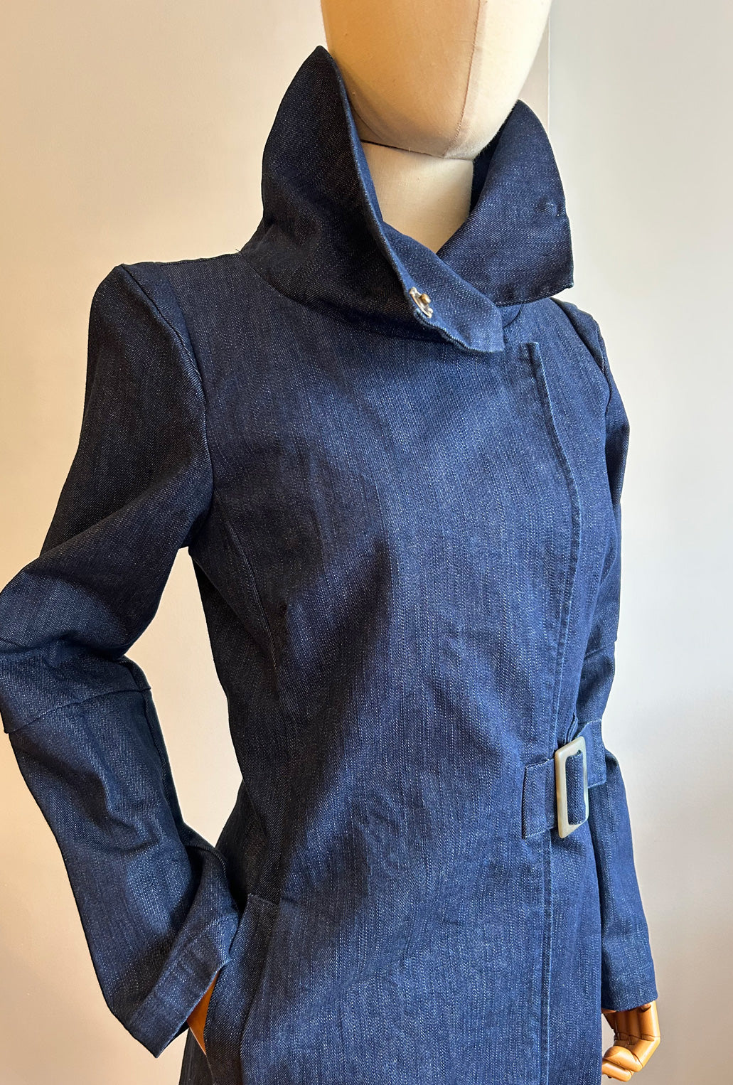 HYBRID ARCH COAT · denim