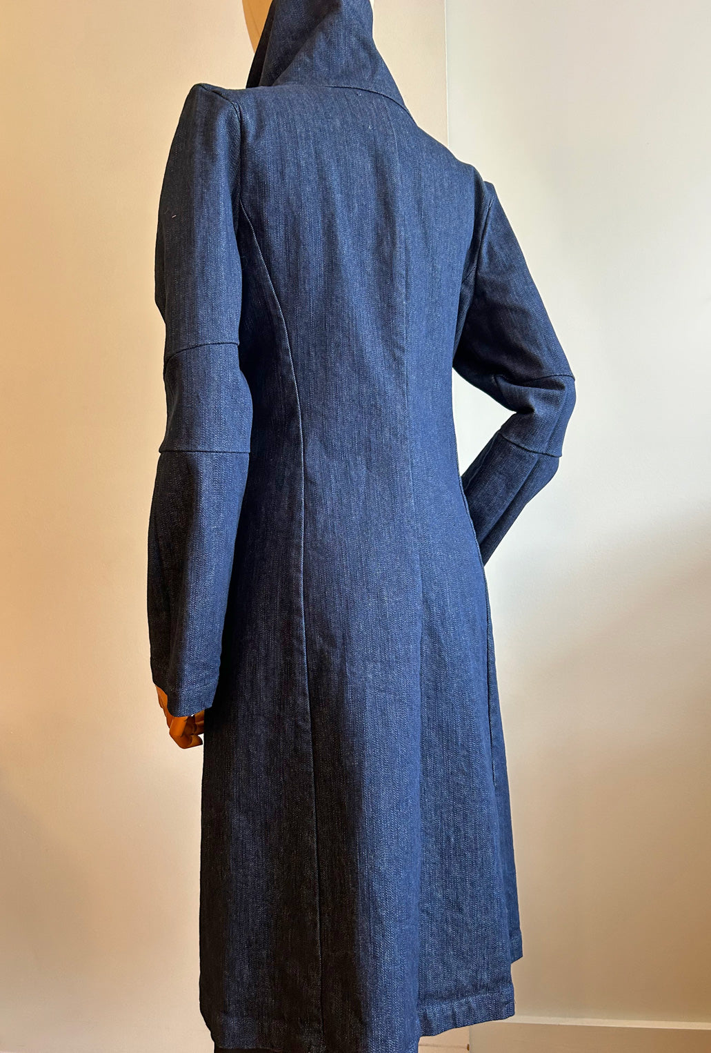 HYBRID ARCH COAT · denim