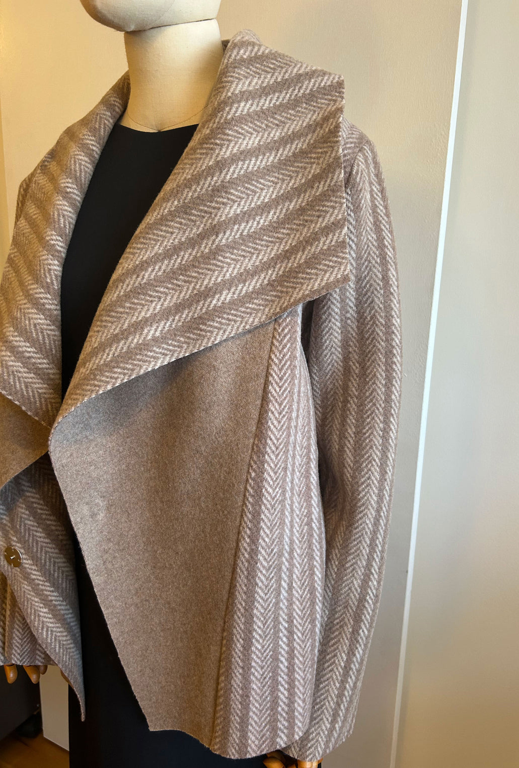 MIDTOWN CARDI · latte stripe